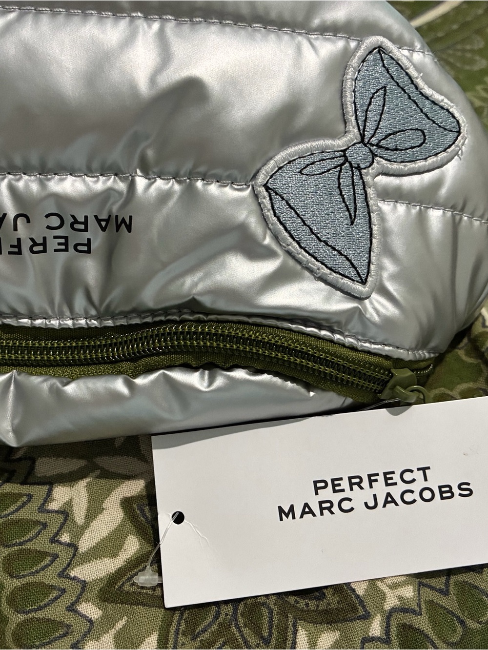 The Perfect Marc Jacobs Metallic Silver Quilted Belt Bag. NWT. Green adjust belt - Picture 8 of 13